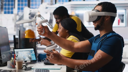 Preview: African american technician in solar panels plant using VR goggles
