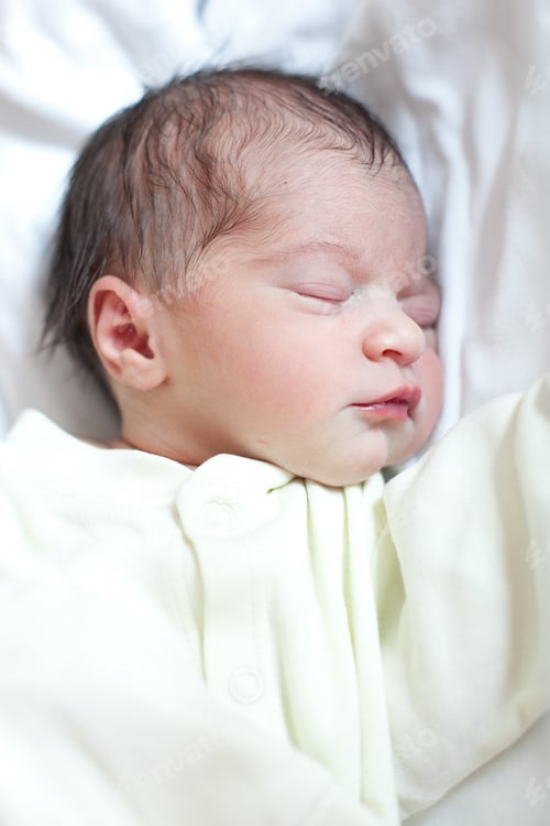 Preview: Sleepy newborn