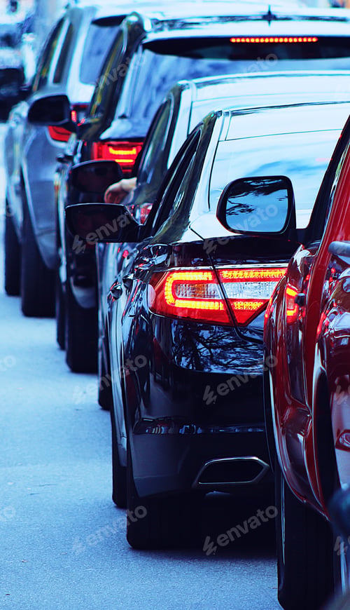 Preview: Traffic and cars moving slowly in line