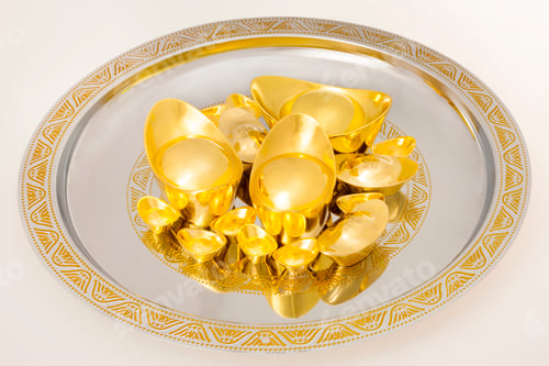 Preview: Chinese traditional currency gold yuanbao ingots in tray