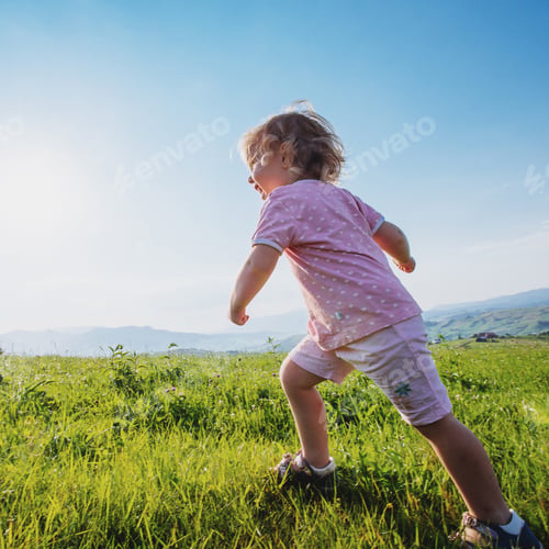 Preview: beautiful girl stay in the mountains