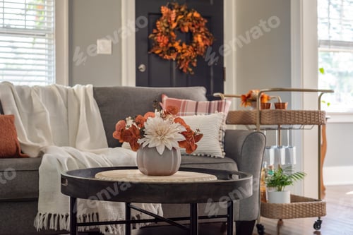 Preview: Light and bright living room decorated for fall