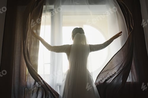 Preview: Bride dressing wedding gown. morning bride.