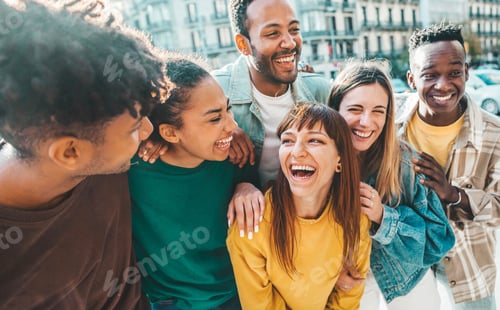 Preview: Multicultural young people having fun walking on city street