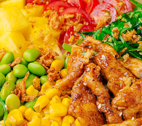 Preview: Delicious colorful salad bowl with fresh ingredients and grilled chicken