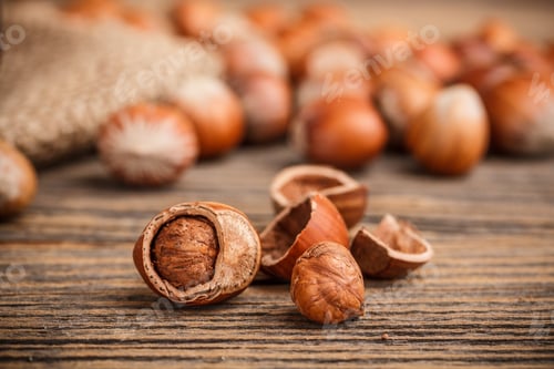 Preview: Cracked hazelnut