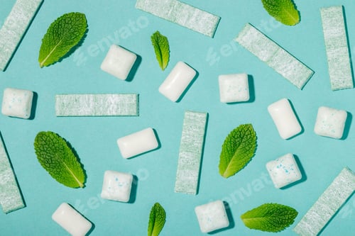 Preview: Different types of mint chewing gum and fresh mint leaves on a blue background top view