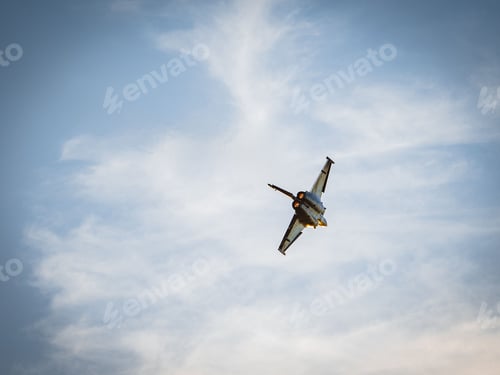 Preview: Flying fighter in the sky