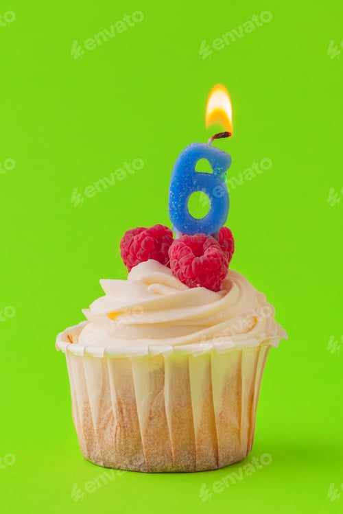 Preview: Delicious cupcakes with candles on a colored background. Festive background, birthday