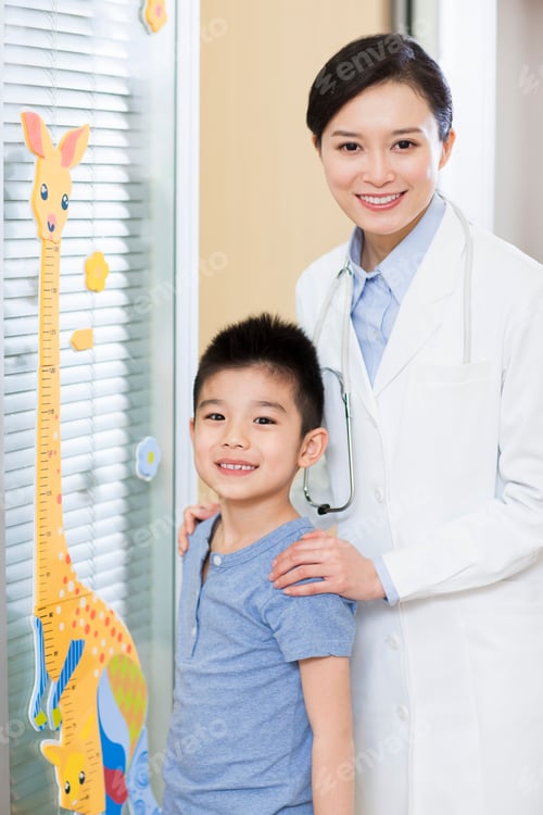 Preview: Doctor and boy in children's hospital