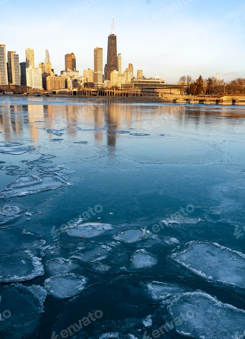 Preview: Chicago view with frozen lake Michigan and ice pancakes in the foreground