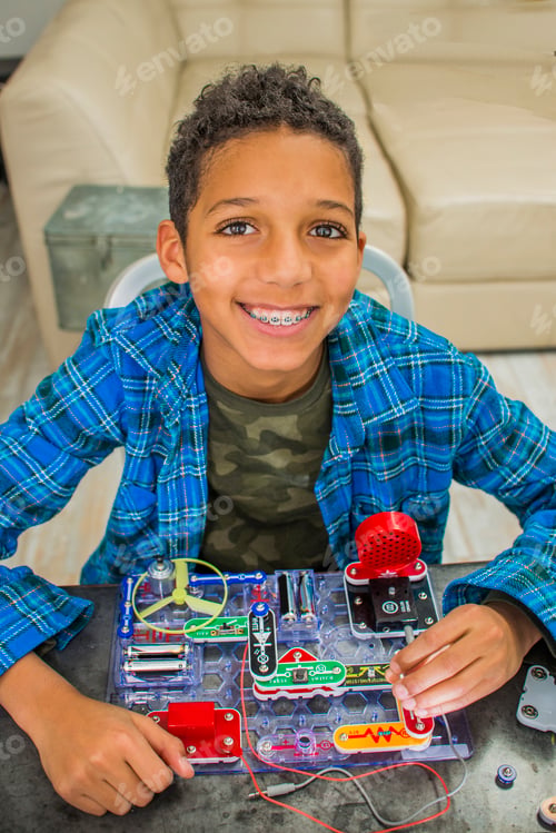 Preview: Portrait of boy with science project, smiling