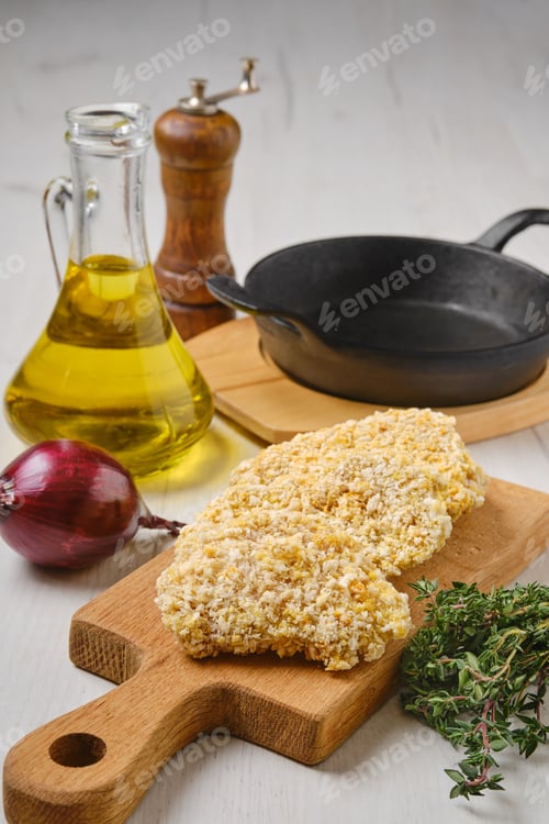 Preview: Chicken nuggets in breading ready for frying