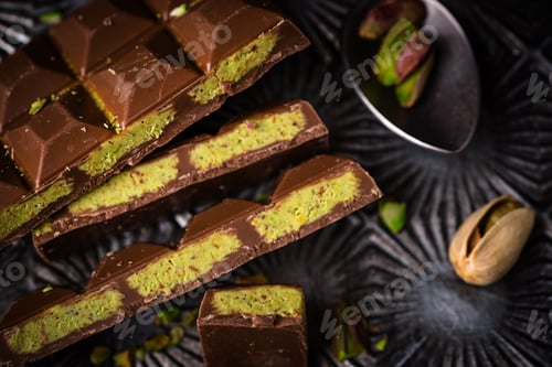 Vorschau: Dubai-Schokolade mit Kadayif-Pistazienfüllung