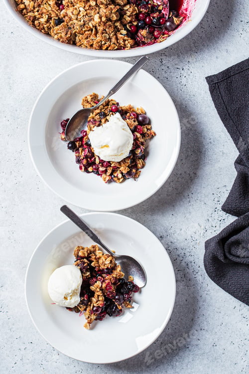 Preview: Berry crumble pie with scoop of ice cream, gray background.