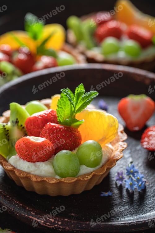Preview: Sweet mini tart with mix of fruits and cream