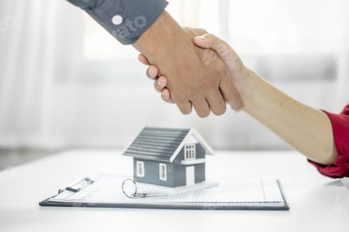 Preview: Businessmen and brokers real estate agents shake hands after completing negotiations to buy house