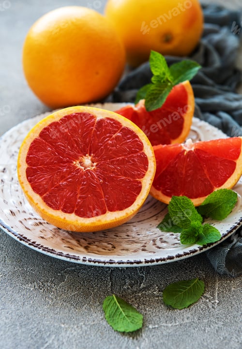Preview: Plate with grapefruits