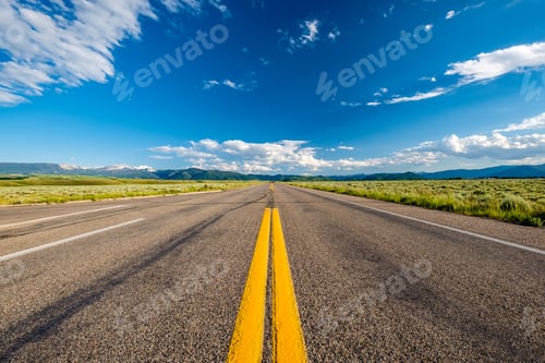 Preview: Empty open highway in Wyoming