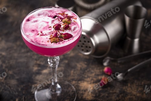 Preview: Summer pink cocktail with rose flowers