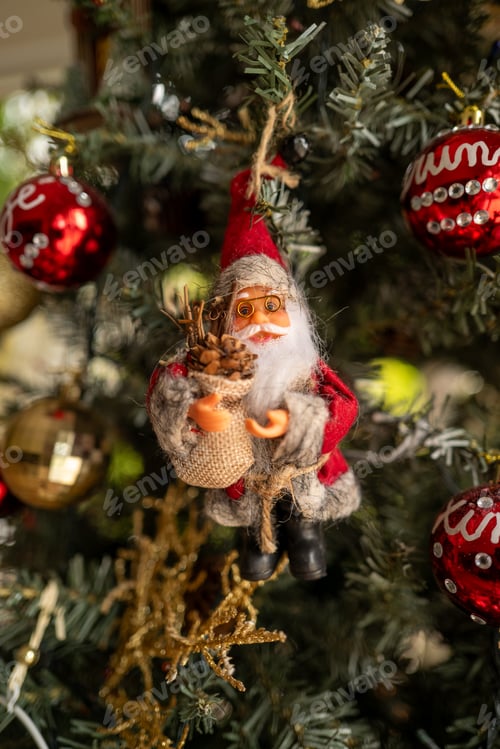 Preview: Closeup of an ornament on a Christmas tree