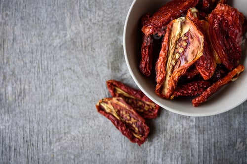 Preview: Dried tomatoes in ceramic bowl