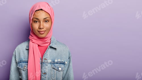 Preview: Stylish Woman in Denim Jacket and Pink Hijab