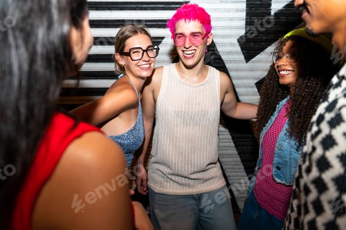 Preview: Multiethnic group of young friends having fun on the stretts in the night