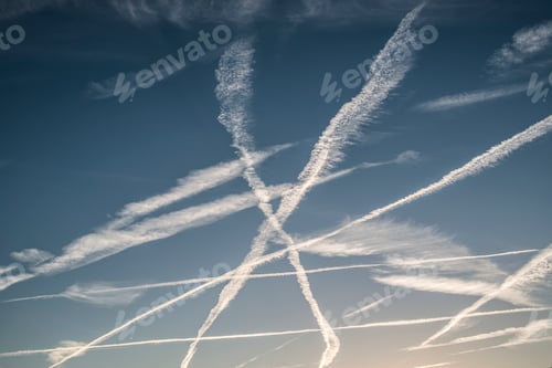 Preview: Traces of planes in the sky