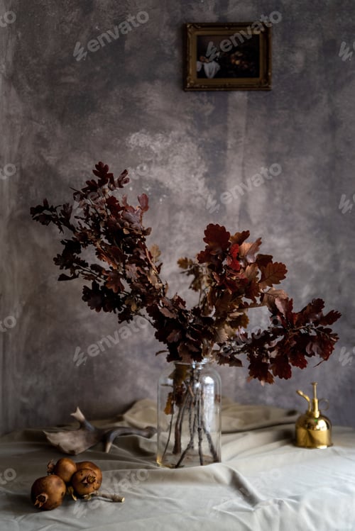 Preview: Bouquet of dried flowers in a glass vase.