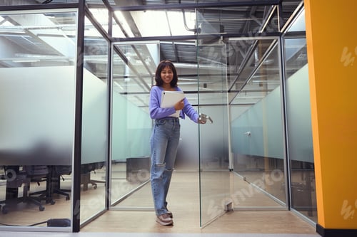 Preview: Attractive female standing near door in modern room