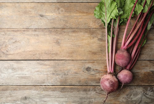 Preview: Raw ripe beets on wooden table, flat lay. Space for text