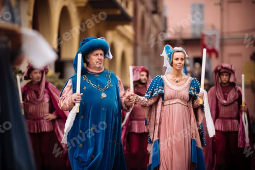 Preview: Regal procession in historical attire