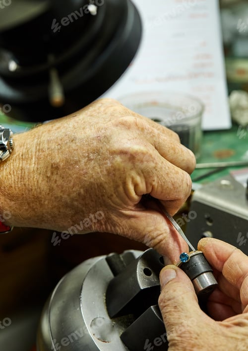 Preview: Jewelry production. The process of fixing stones