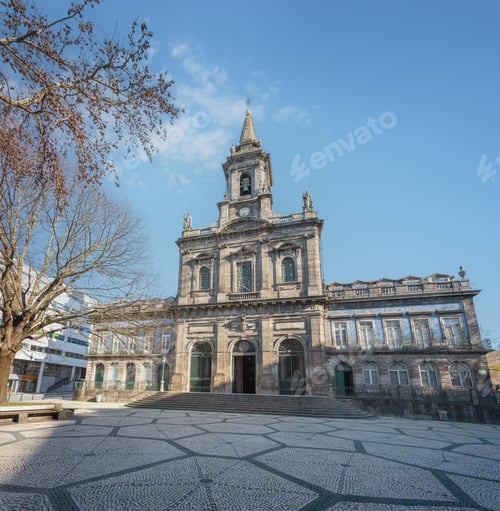 Preview: Igreja da Trindade Church (Holy Trinity Church) - Porto, Portugal
