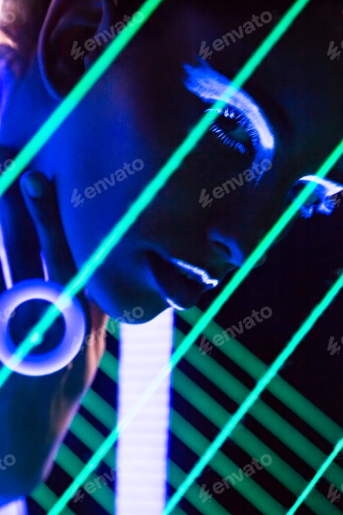 Preview: Fashion model in fashionable clothes in ultraviolet light