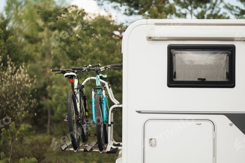Preview: Bicycles are mounted on the motorhome. The concept of travel