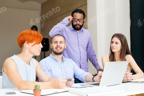 Preview: Young people working in the grunge office