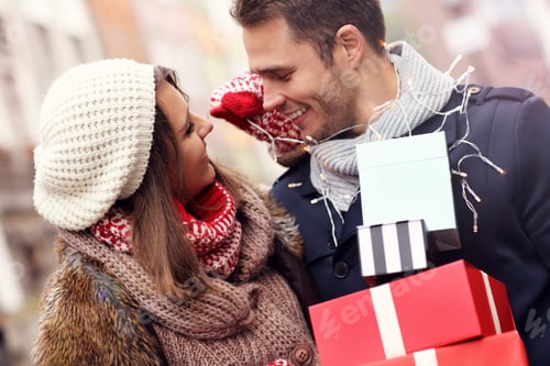 Preview: Happy couple shopping for Christmas in the city
