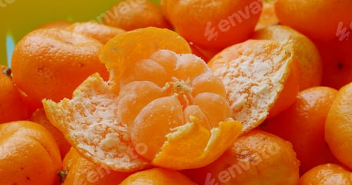 Preview: Fresh mandarin oranges fruit or tangerines in basket.