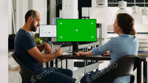 Preview: Startup team looking at pc greenscreen