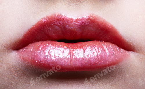 Preview: Close-Up Picture Of Lips Of Young Woman