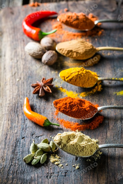 Preview: Tasty herbs and spices on old spoons