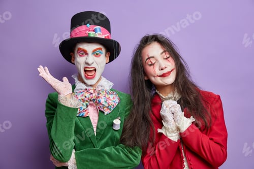 Preview: Crazy emotional hatter with professional makeup shouts loudly dresses in fancy costume satisfied wom