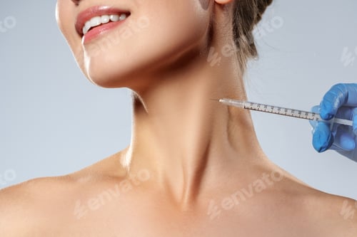 Preview: Injection procedure takes place on the neck of a woman in a clinical setting