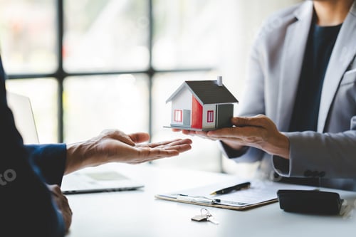 Preview: real estate agent Delivering keys and model homes to customers and home insurance contracts; home mo