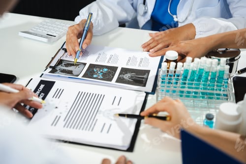 Preview: Doctors working together