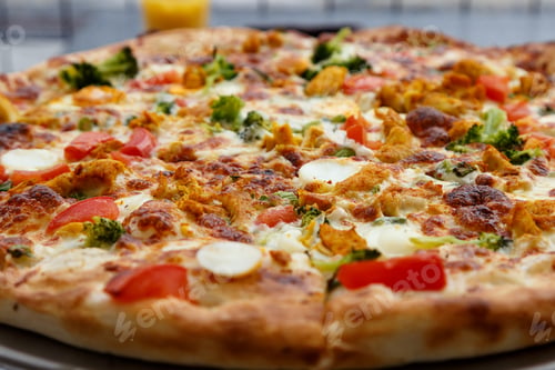 Preview: hot appetizing italian pizza close up