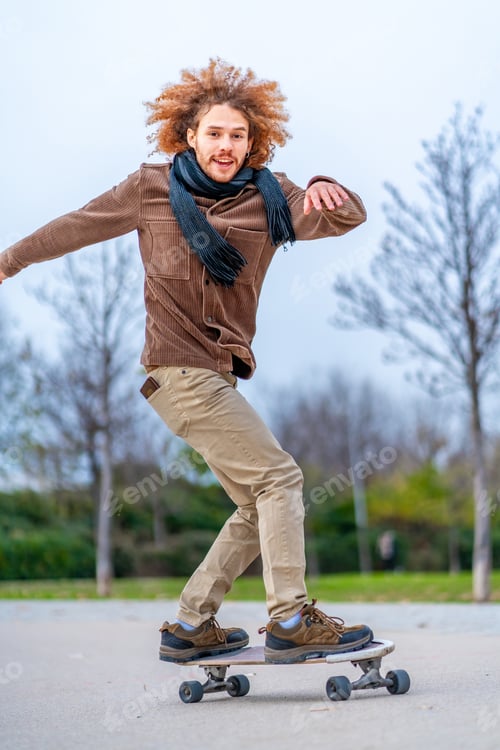 Preview: Balance in a skate board in a urban park