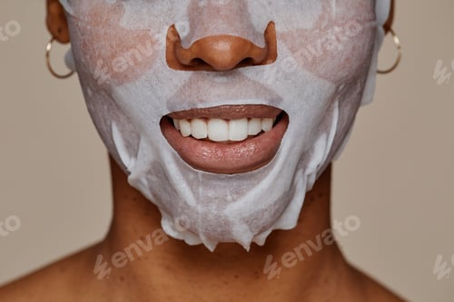 Preview: Smiling Black Woman with Beauty Mask